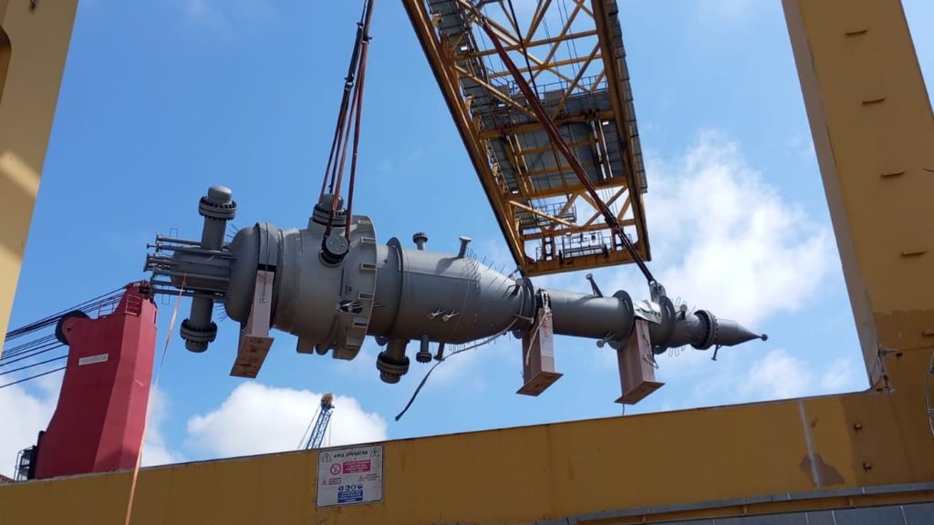 A massive industrial chiller being hoisted by a port crane over a Messina vessel.